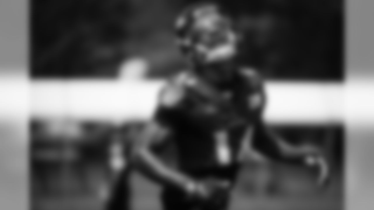 WR Tim White