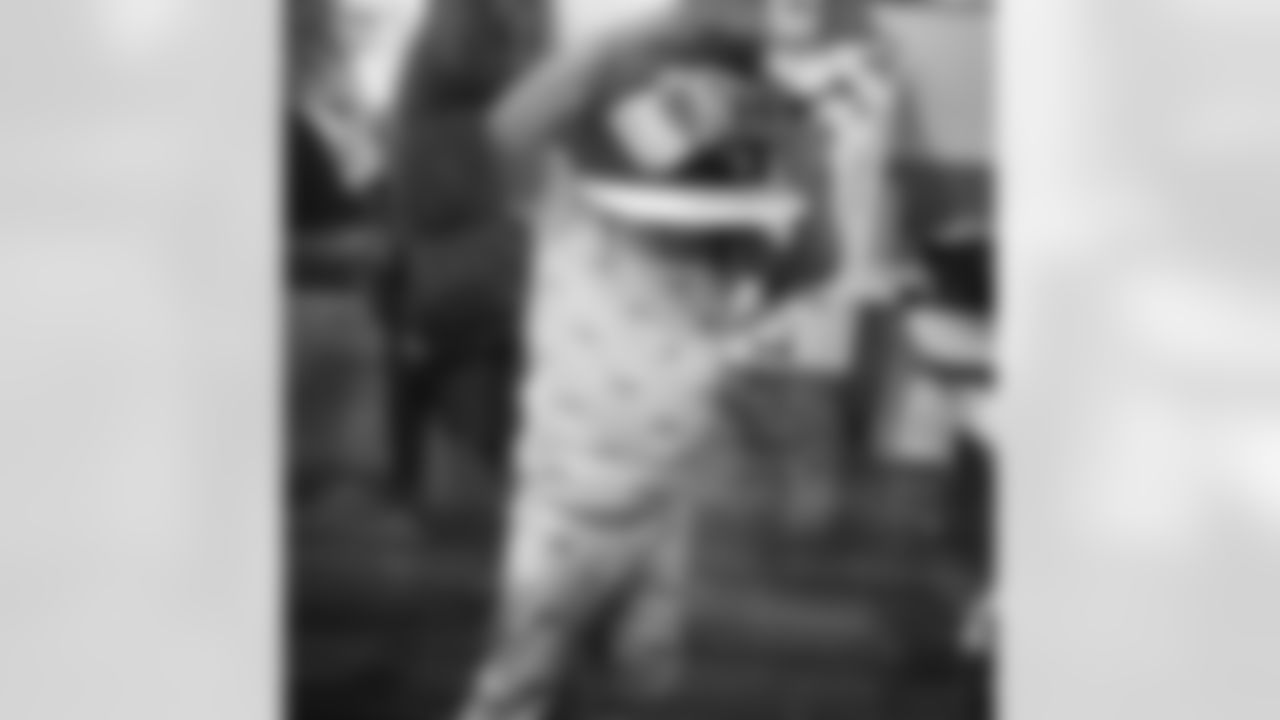 bp_30 [Bernard Pierce]: #Goodmorming from lil grown man