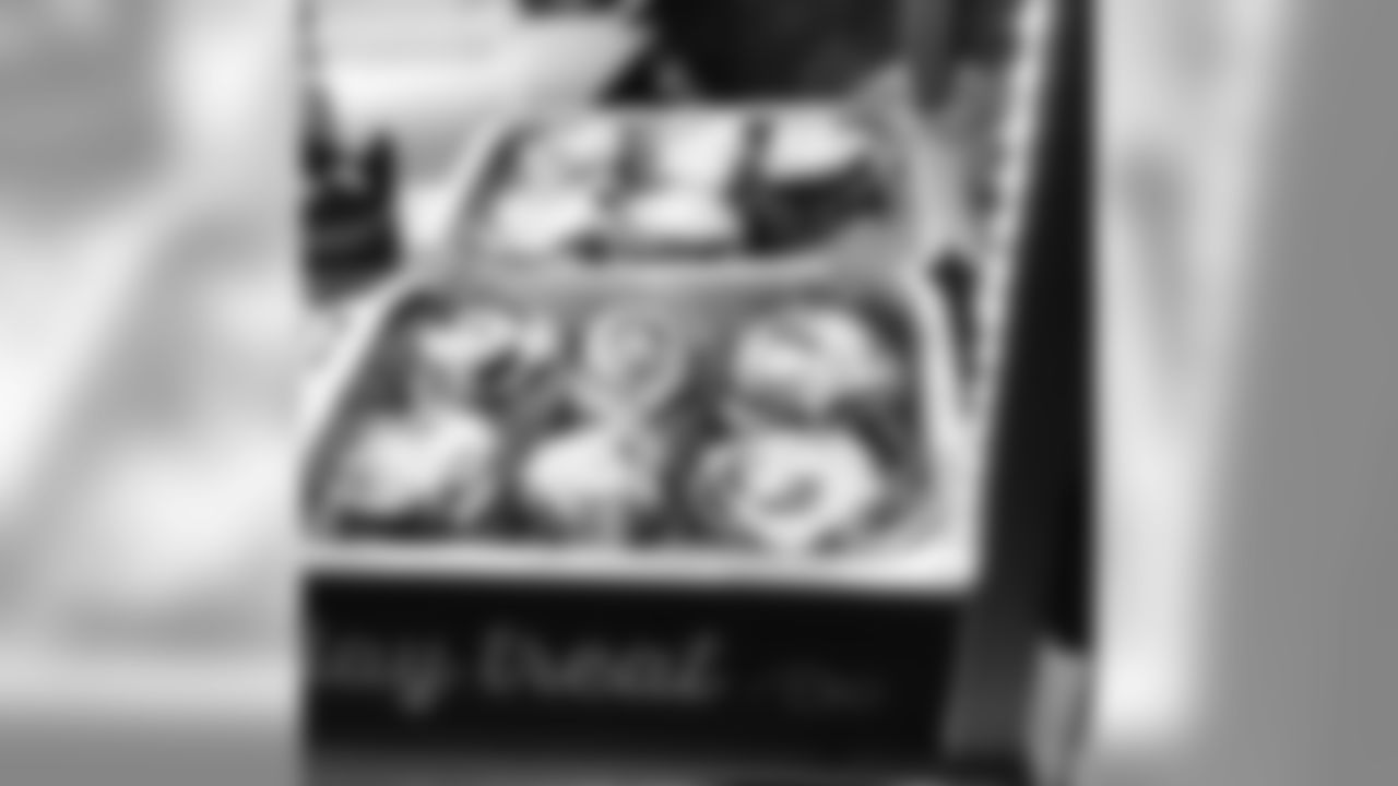 jforsett[Justin Forsett]: I finally found you @cinnabon #cheatmeal #24