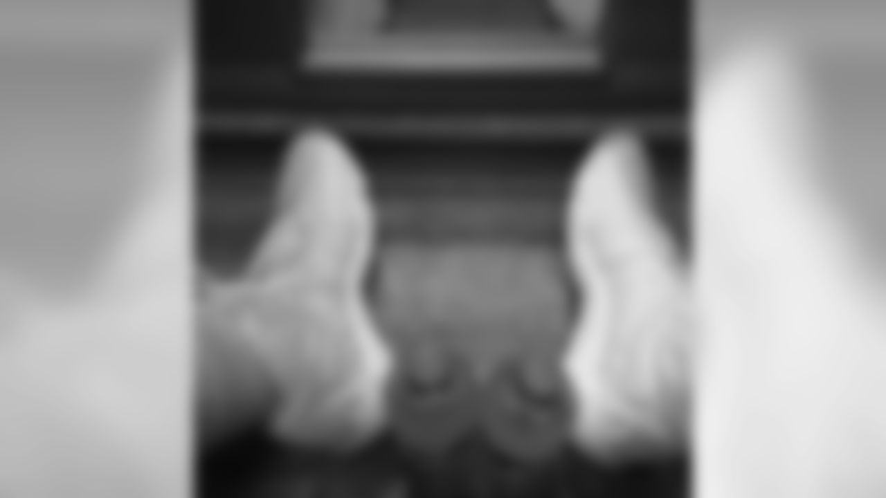 alevine41[Anthony Levine]:@underarmour shoe game ready today I'm in steph Curry mode!!!!