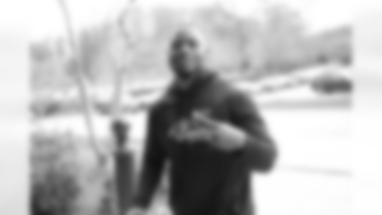 LB Daelin Hayes (59)