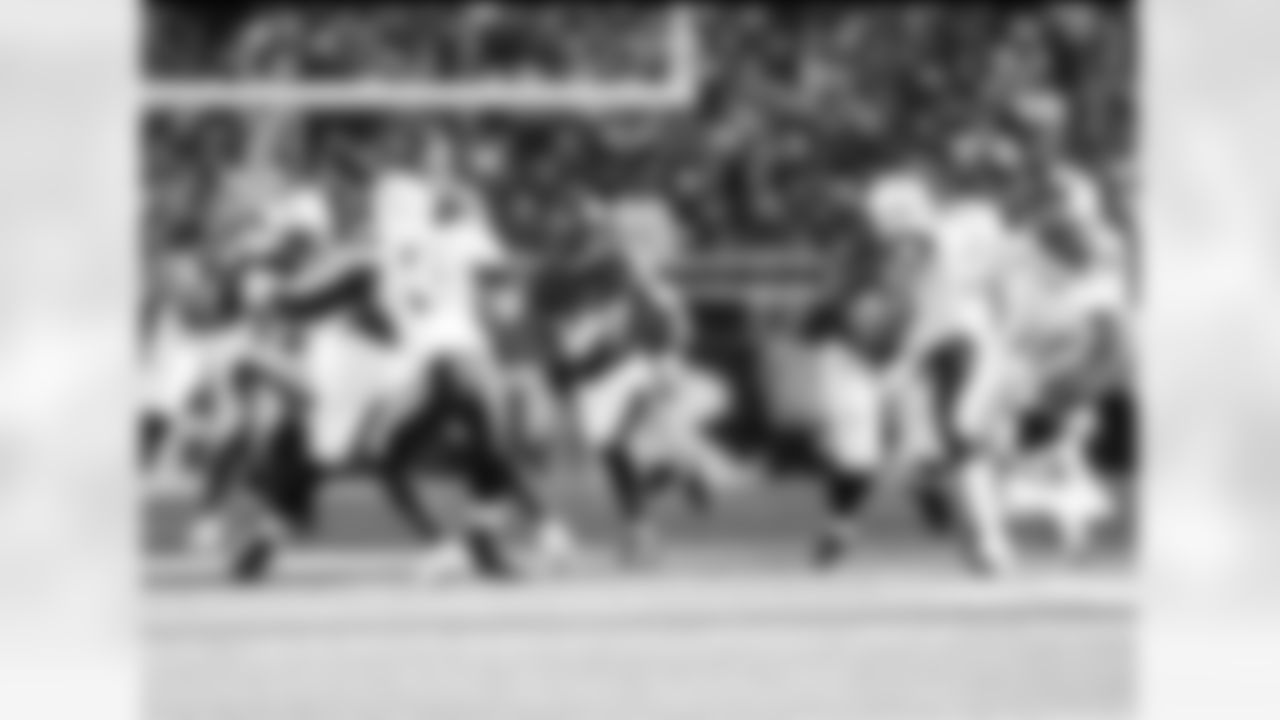 jforsett[Justin Forsett]:Just wanted to say thanks for all of the love & support even though the outcome of yesterday's game wasn't what we wanted. S/O to all of my teammates for helping me reach the 1,000 yard mark. It's truly a blessing & something I have been striving to get to for 7 years now. #Faith #Persevere #BreakTheBoxes #ThankYouJesus #WeWillFinishStrong