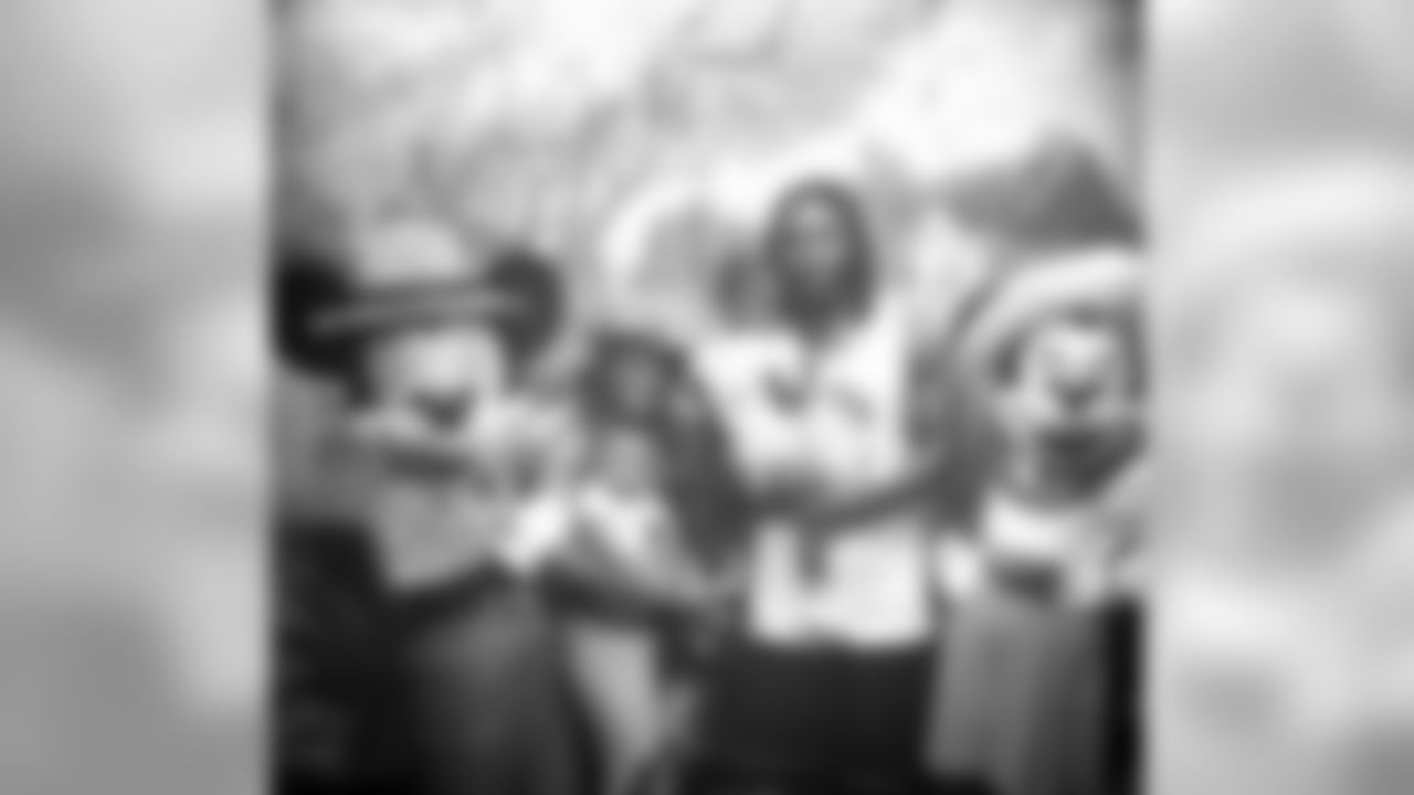 334upshaw41 [Courtney Upshaw]: @imdeehoney #family!!