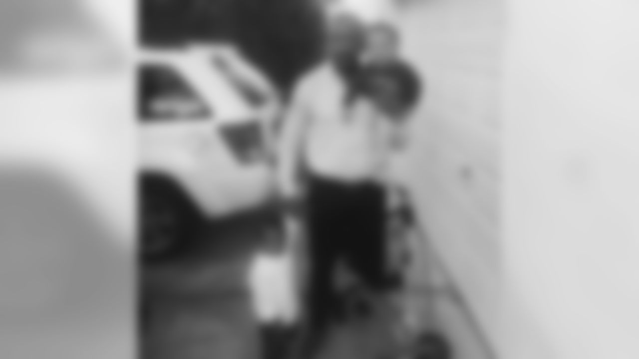 zobot_34[Lorenzo Taliaferro]: Happy thanksgiving from my niece, nephew and I