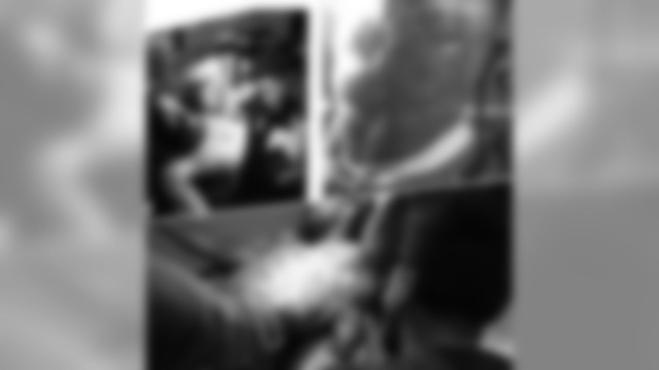 Benjaminswatson [Benjamin Watson]: We form like Voltron...or Bumblebee! #TransformerWatsons #AllProDad