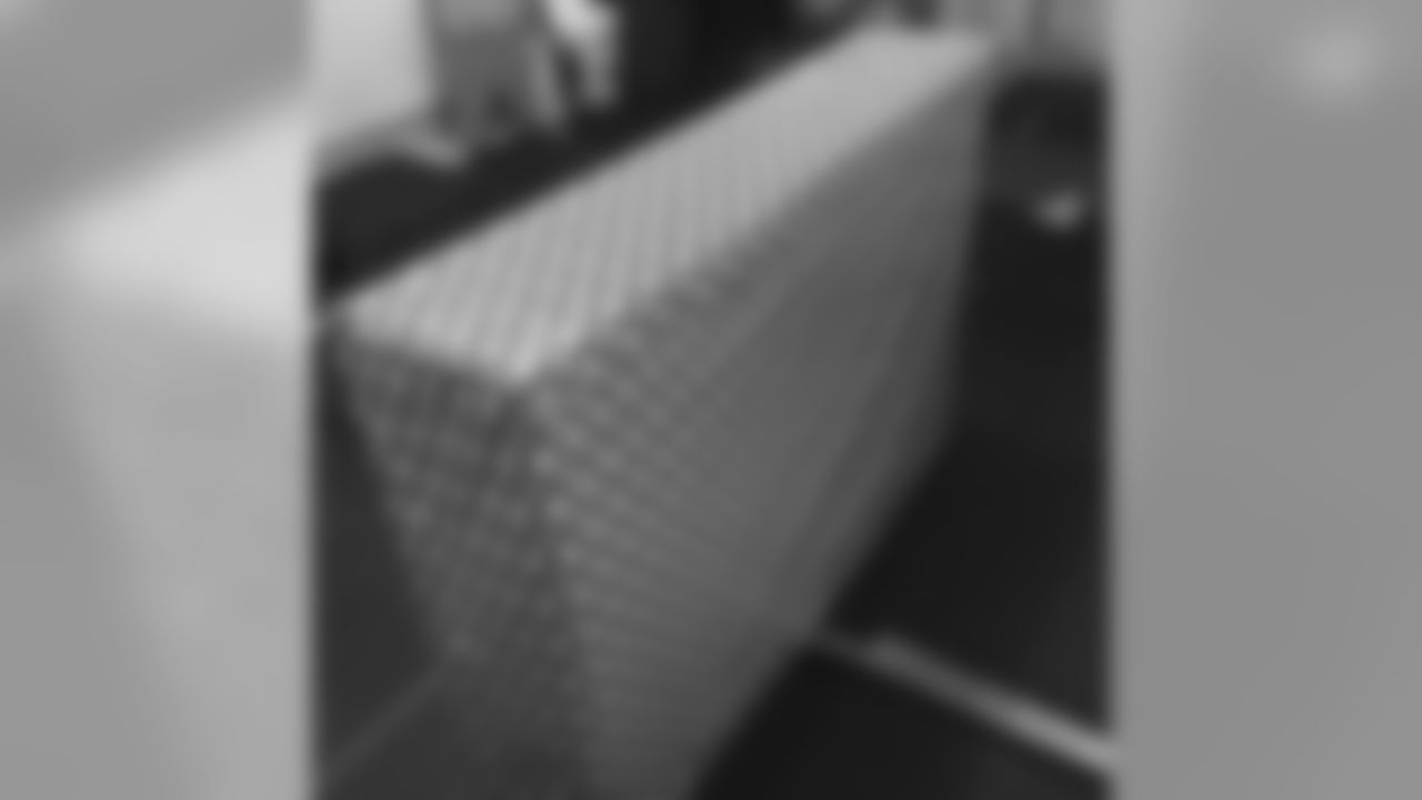 jforsett[Justin Forsett]:Just finished wrapping my wife's presents how did I do? Wrapping presents is not a gift of mine