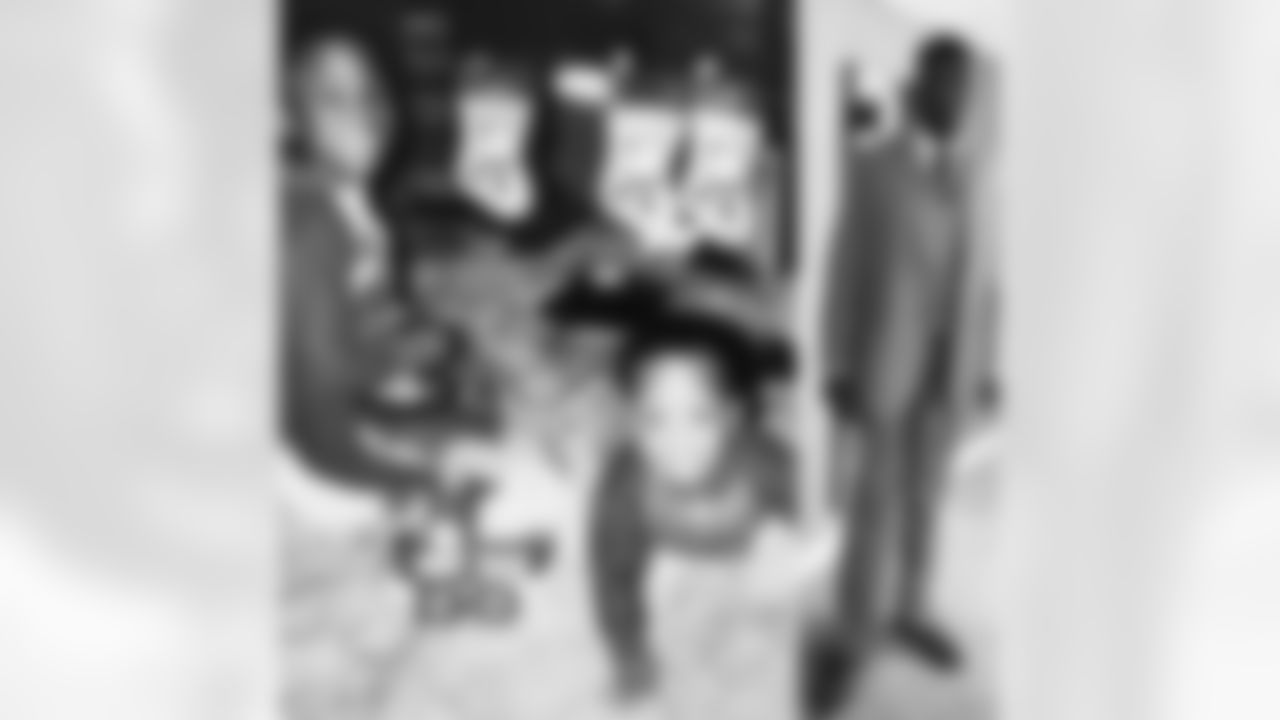 mosley32rtr [C.J. Mosley]: #21 #21. From teaching you how to play the sega genesis to you being a senior in college. Came a long way and your book is only getting started! Love ya brotha #cuhhhhhhh #flame #happy21st