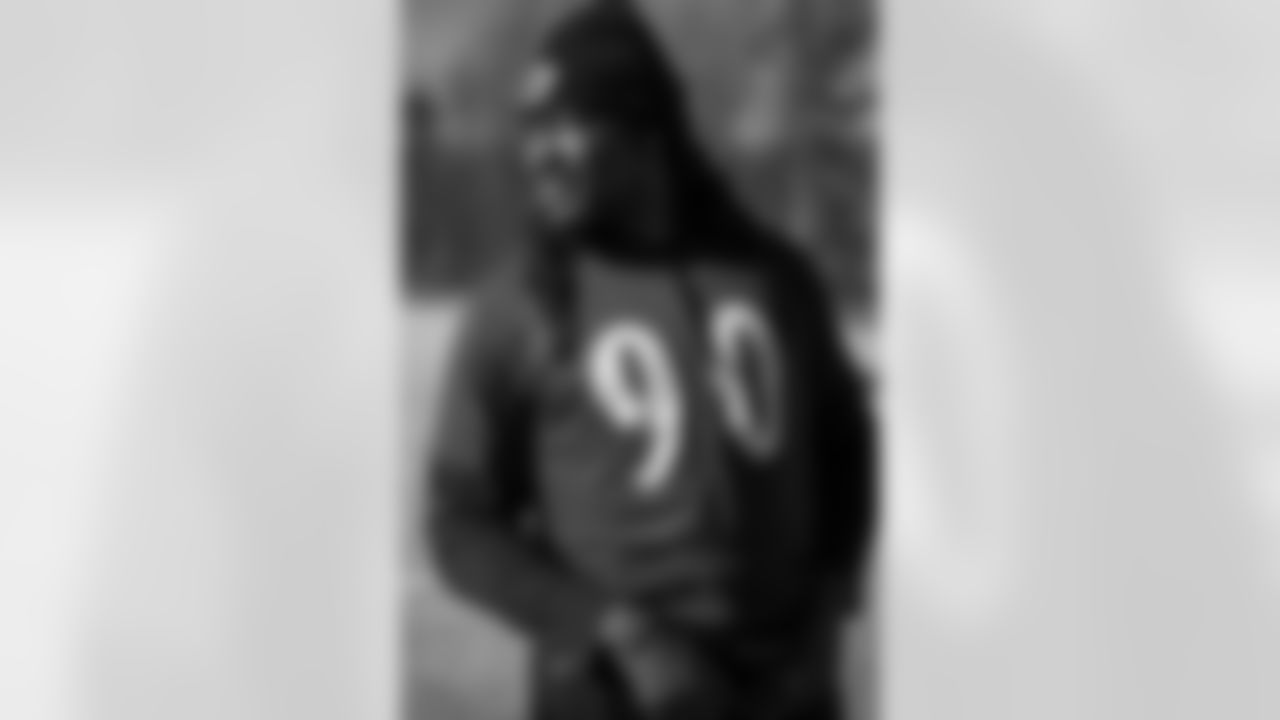 LB Pernell McPhee