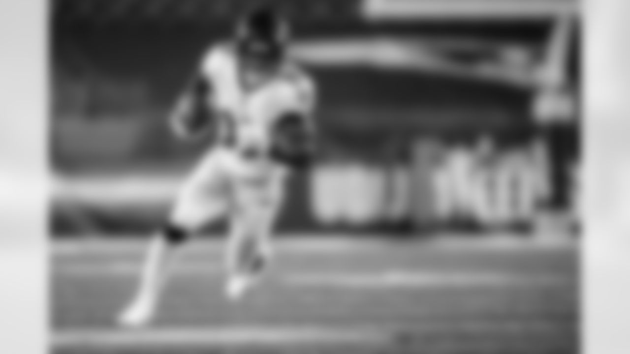 RB Gus Edwards