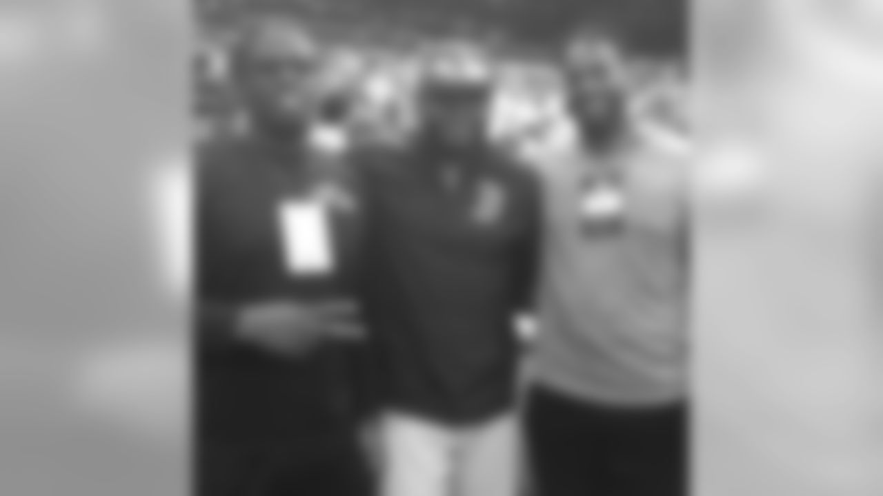 man_dammn9 [Matthew Judon]: Did I tell y'all who I met? This game has taken me to higher heights. Standing next to a living legend, making his last go around. @davidortiz