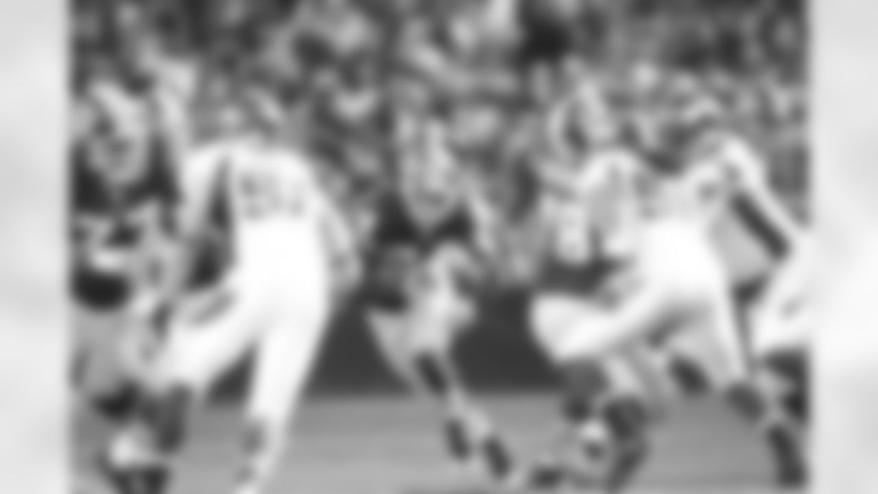 James Davis runs with the ball. (Ned Dishman)