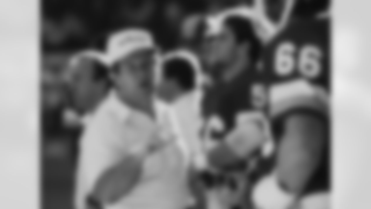 Joe Bugel oversaw 'The Hogs' from 1981-89. (File Photo)