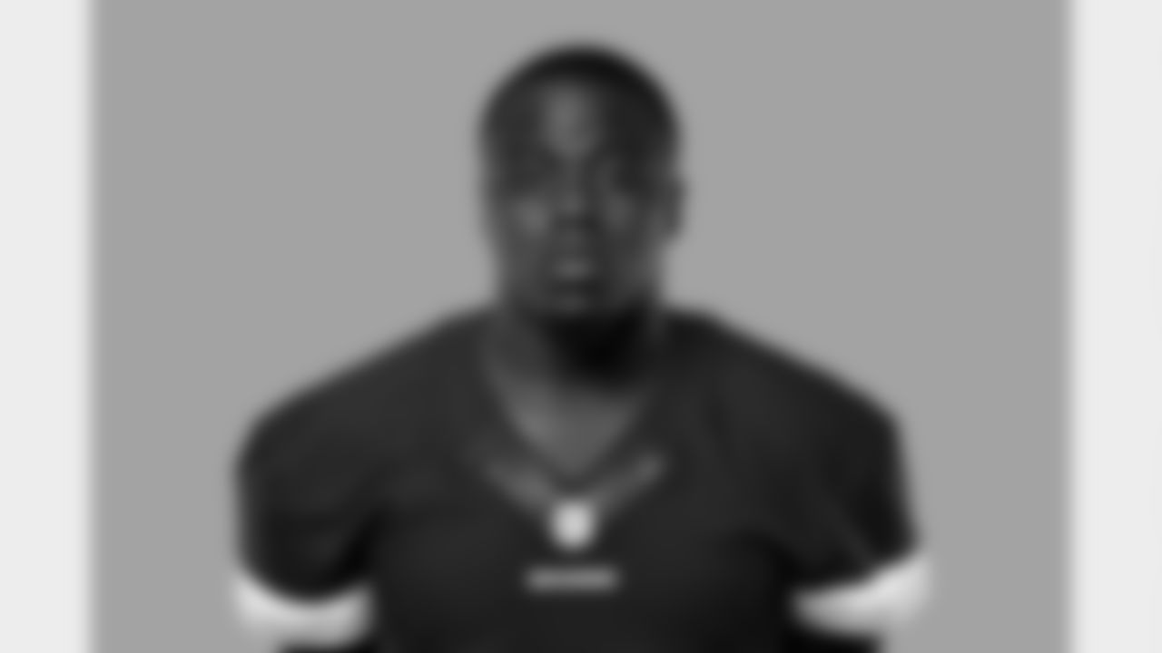LB Steven Daniels