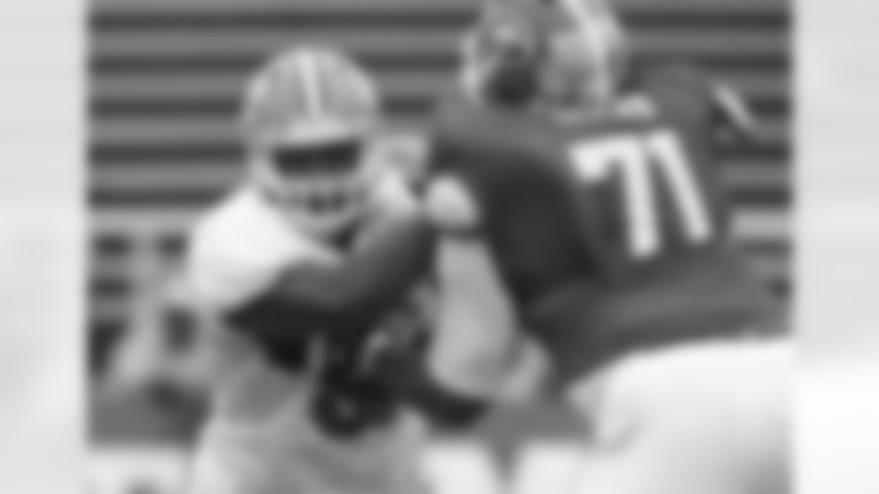 North Carolina's Quinton Coples matches up against Georgia's Cordy Glenn at the line of scrimmage.