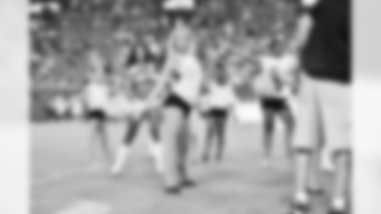 082616_BUFvsWASCheerCamp635