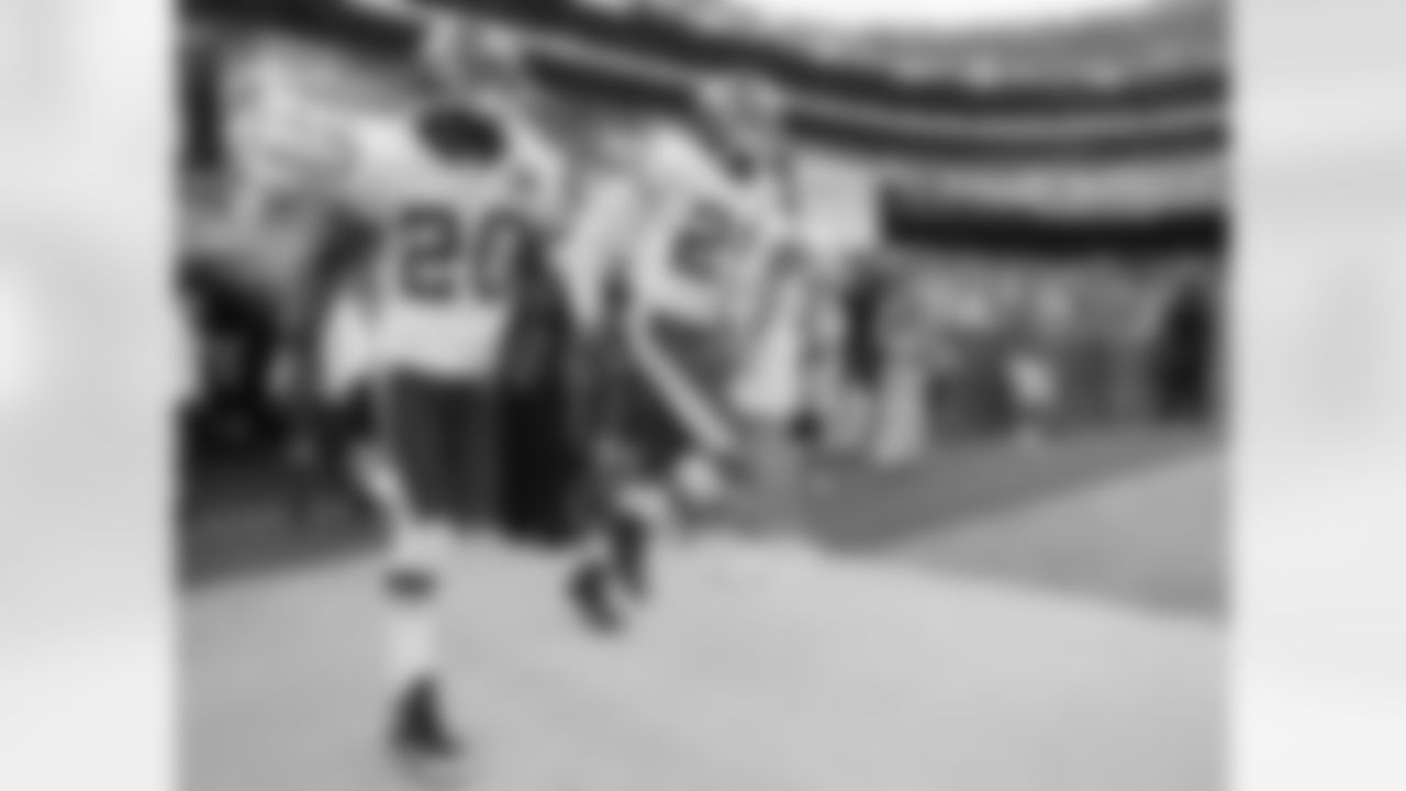 Pierson Prioleau and Sean Taylor race onto the field.