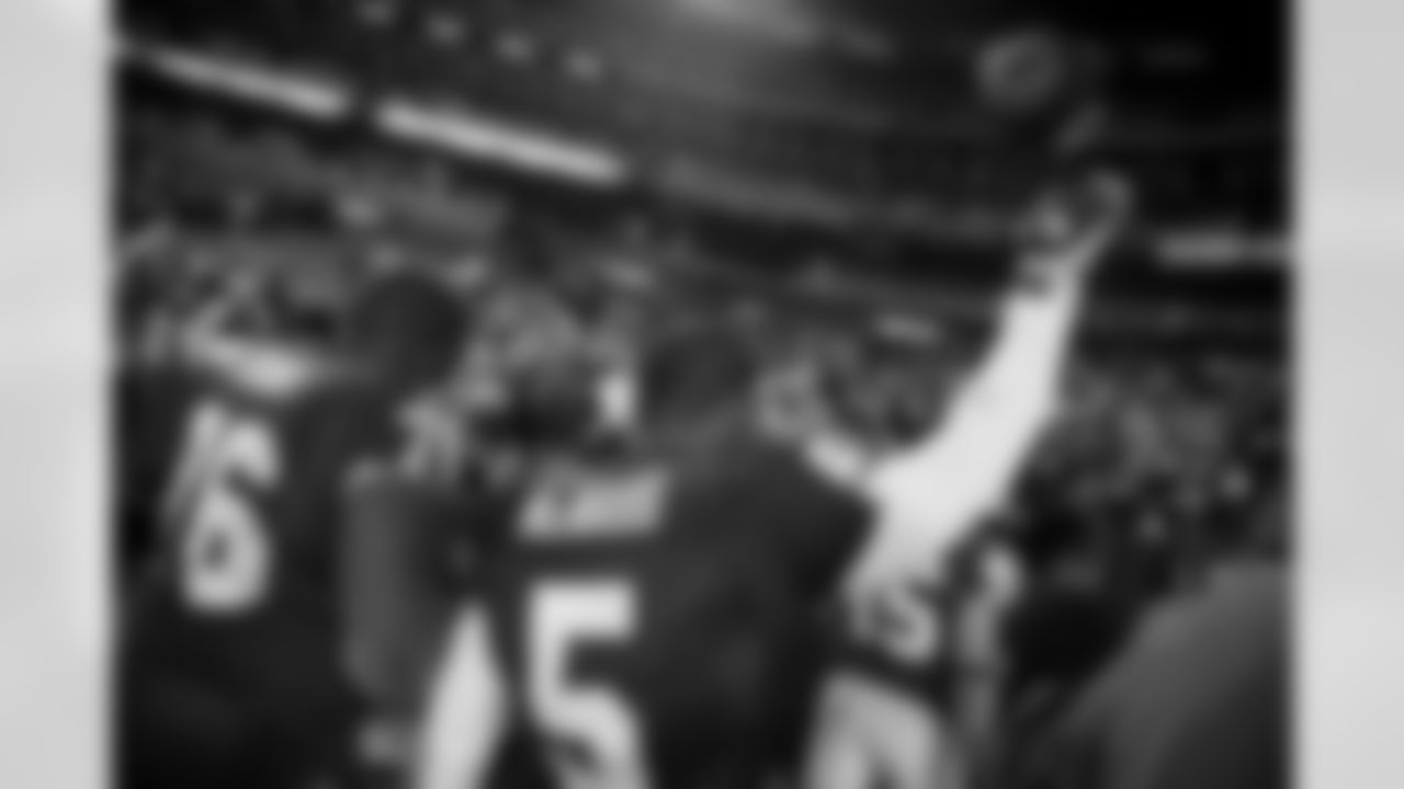 Donovan McNabb salutes the fans as he walks off the field. (AP Photo)