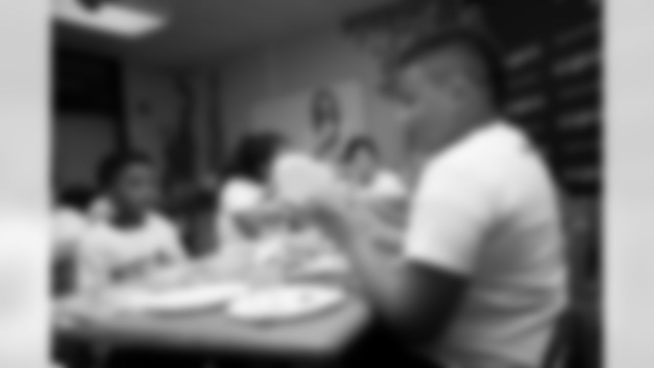 110918Read025