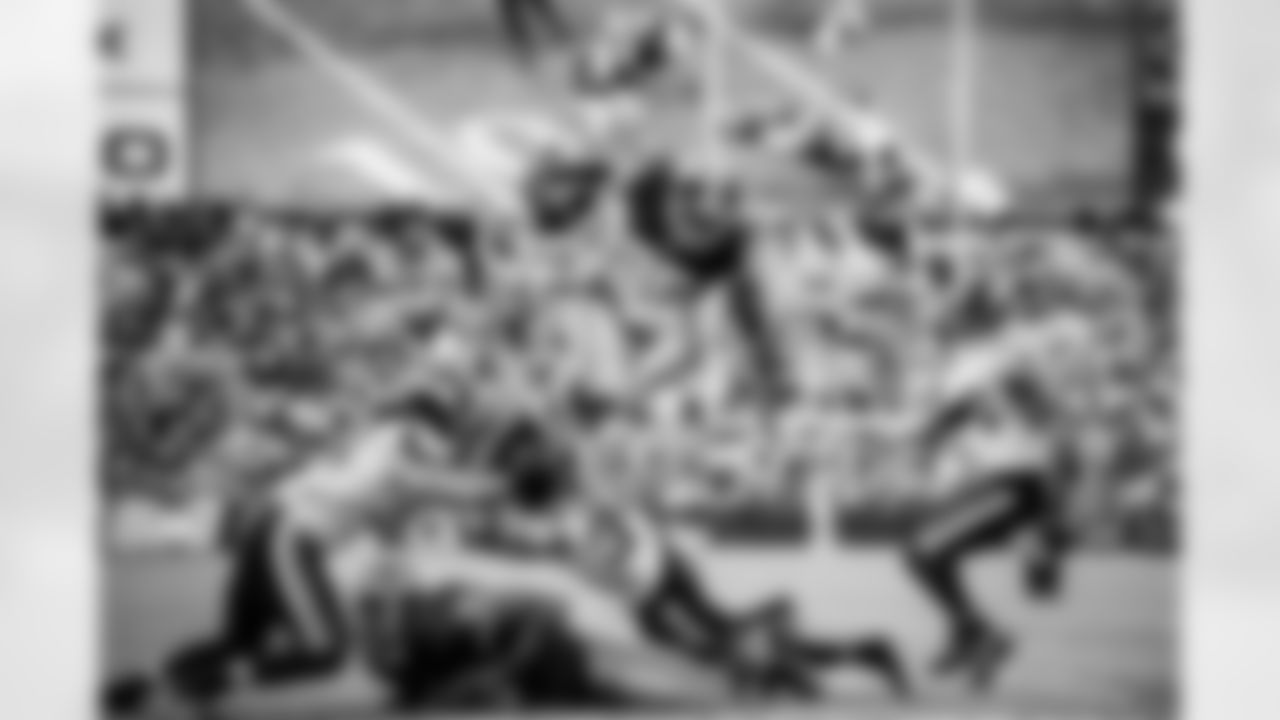 TE Vernon Davis - 799 Snaps