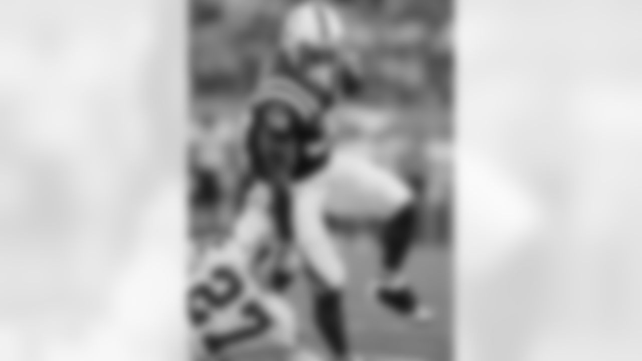 Fred Smoot can't bring down Dominic Rhodes.