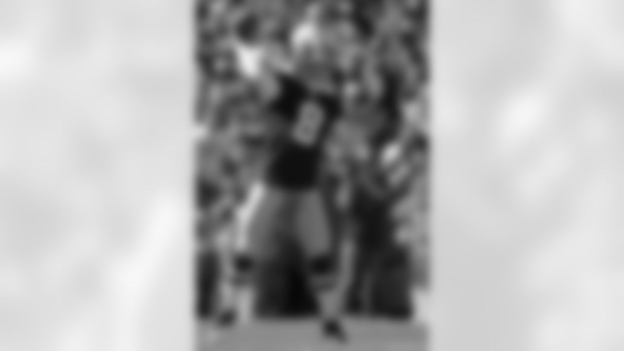Rex Grossman unloads a pass during the first half against the Eagles.
