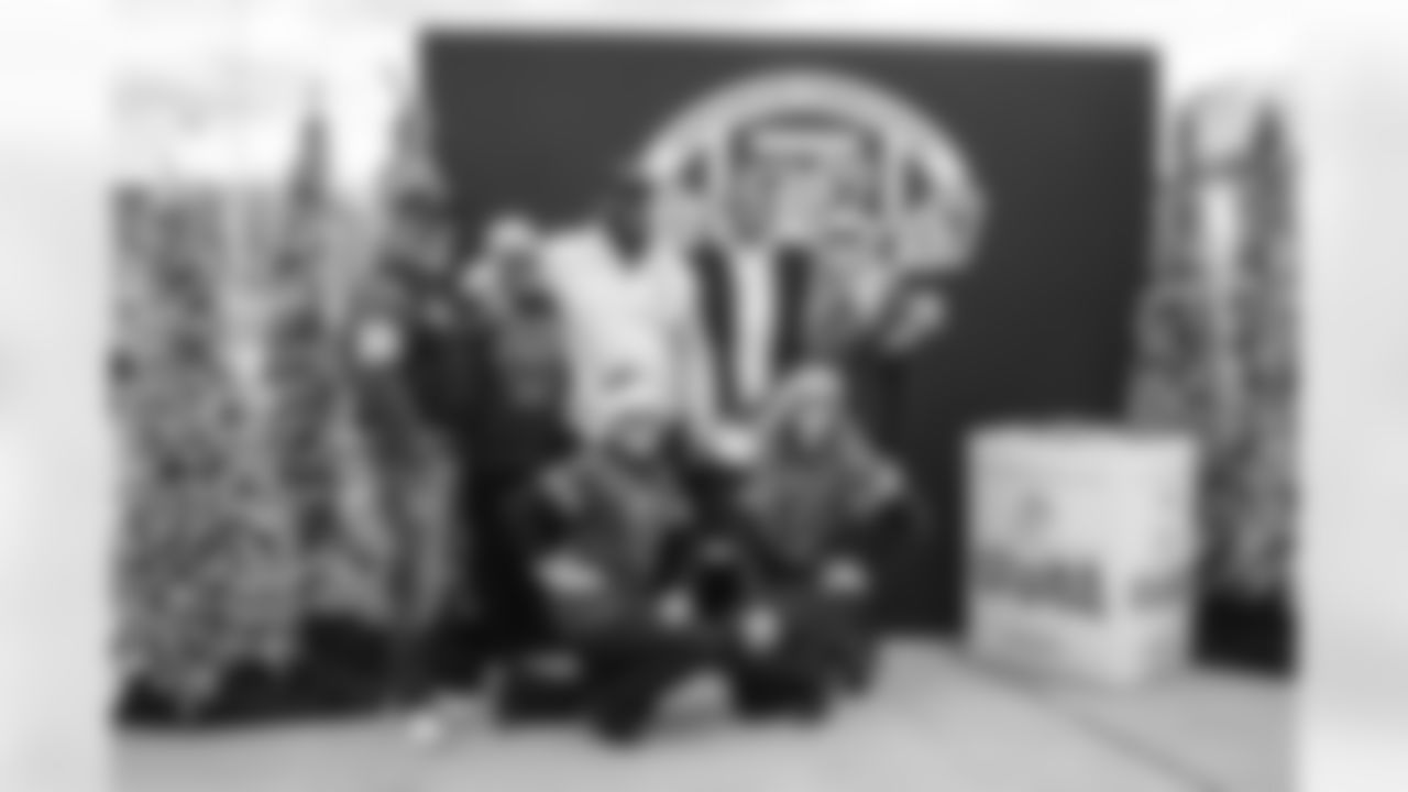 12172022 Toy Giveaway21491