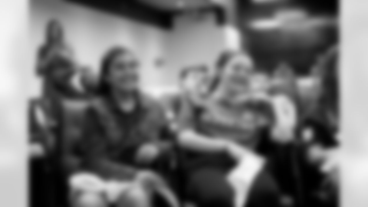 042319LIVE015