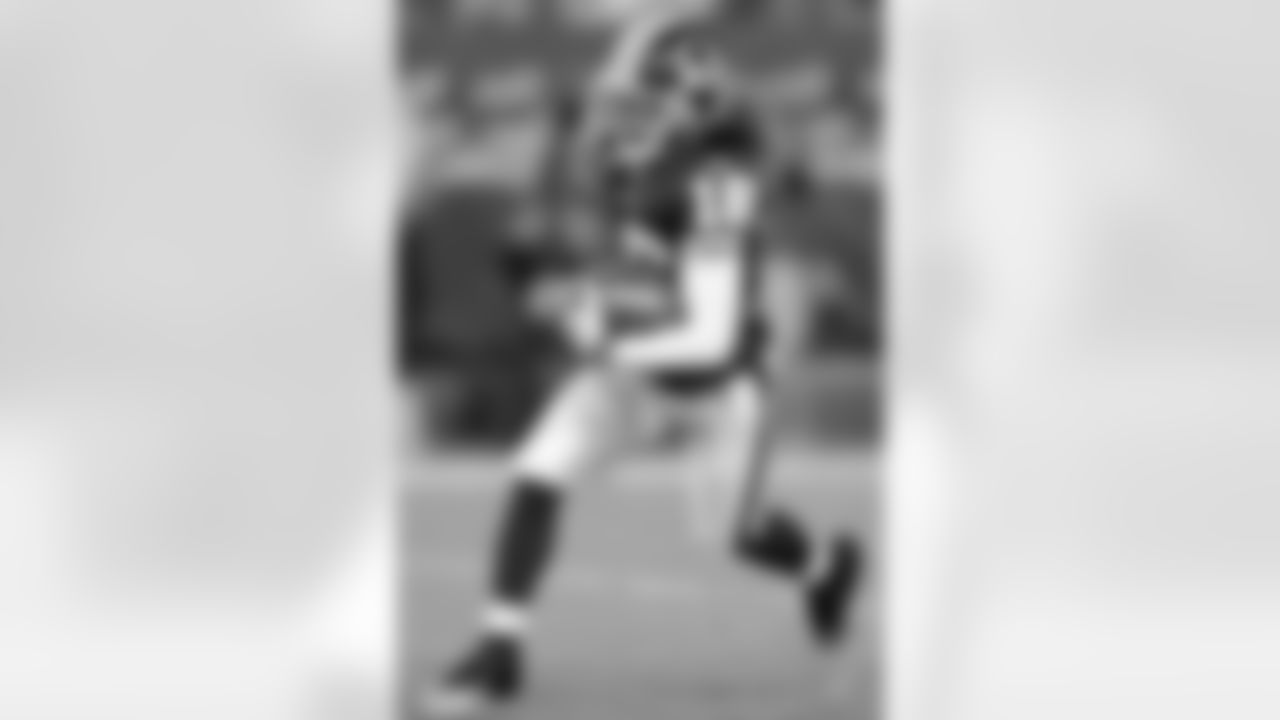 Brandon Banks runs a kick back