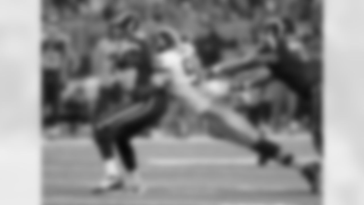 Redskins LB Brian Orakpo sacks Rams QB Sam Bradford during their week 2 game.