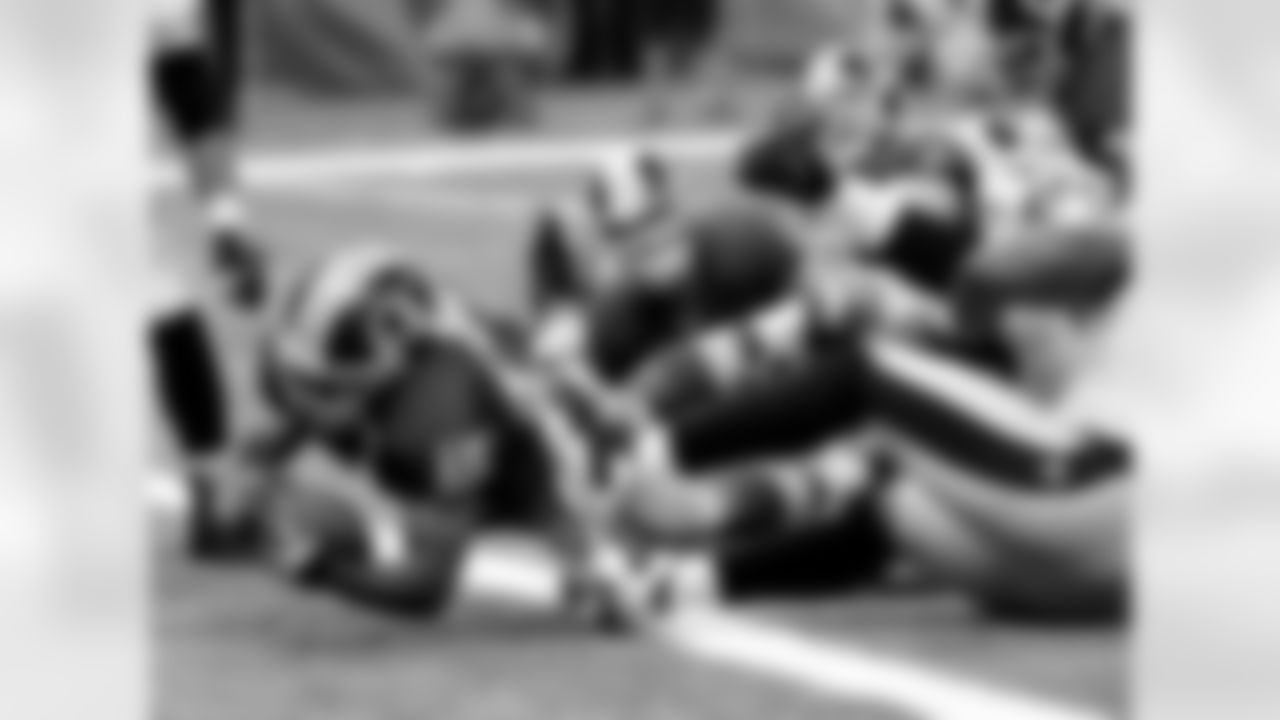 RB Alfred Morris scoring one of his two TD's on the day.