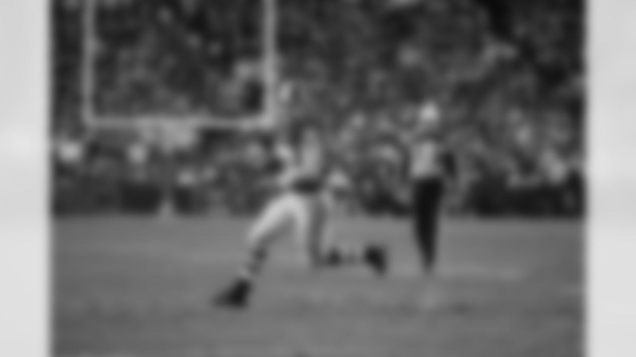 Redskins TE Logan Paulsen catches a pass for a touchdown.