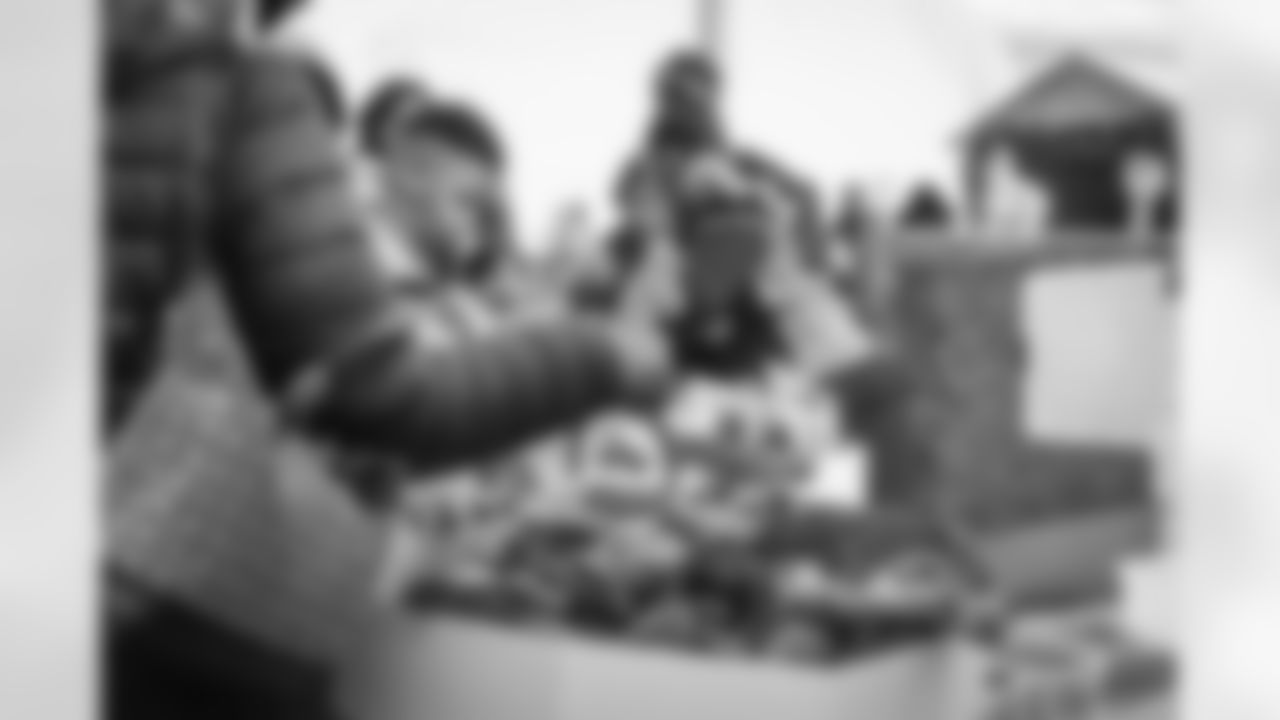 12172022 Toy Giveaway21505