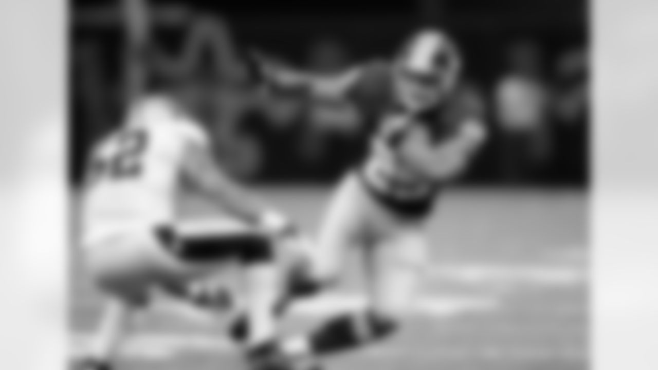 RB Roy Helu Jr. jukes past a Saints' defender.