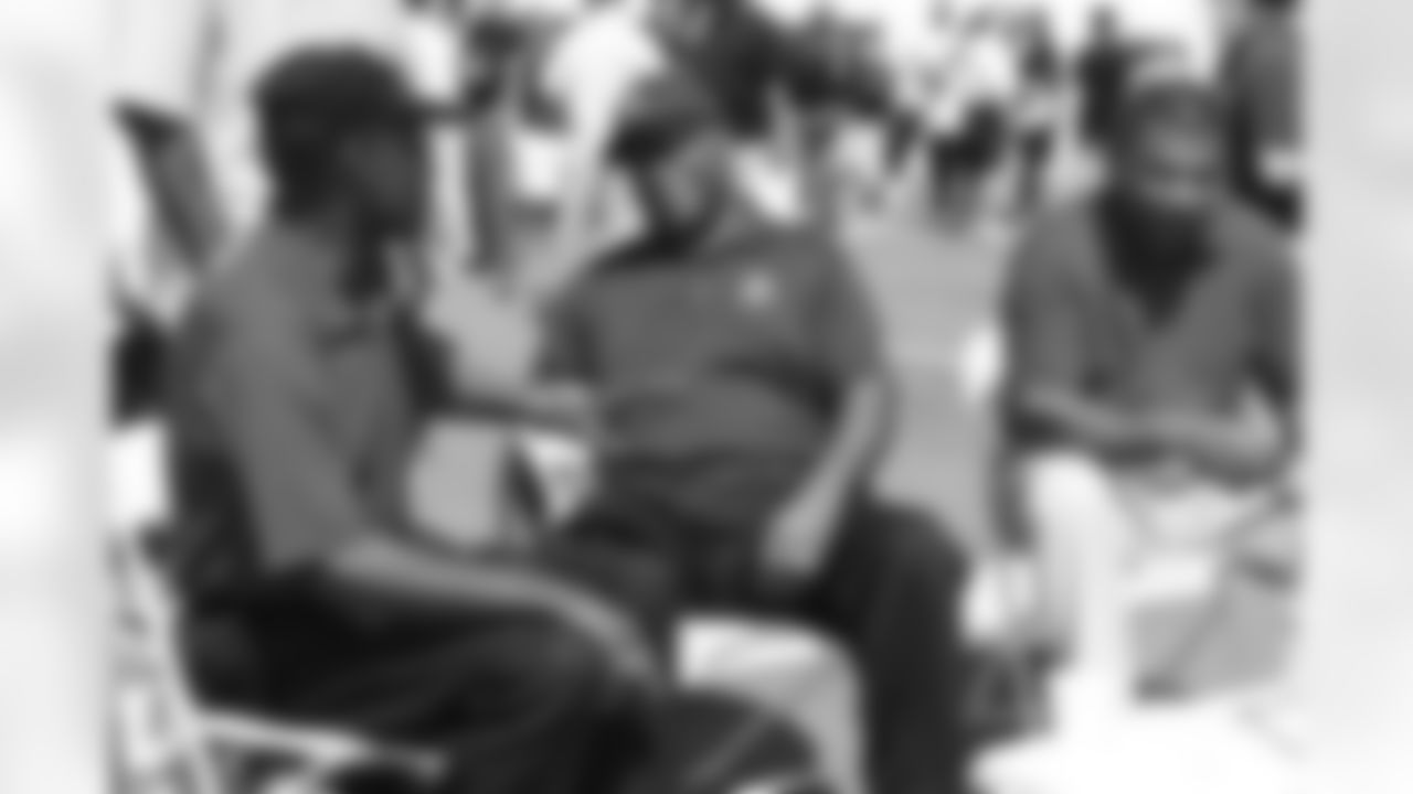 Charley Taylor talks with Bobby Mitchell as Jimmie Jones looks on (Ned Dishman Photo)