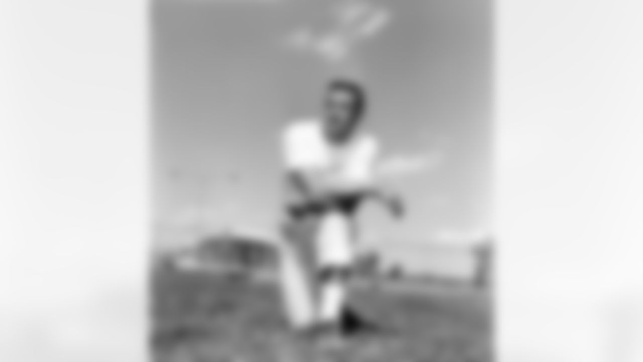 Washington Redskins All-Pro LB Sam Huff poses outside of RFK Stadium in Washington D.C.