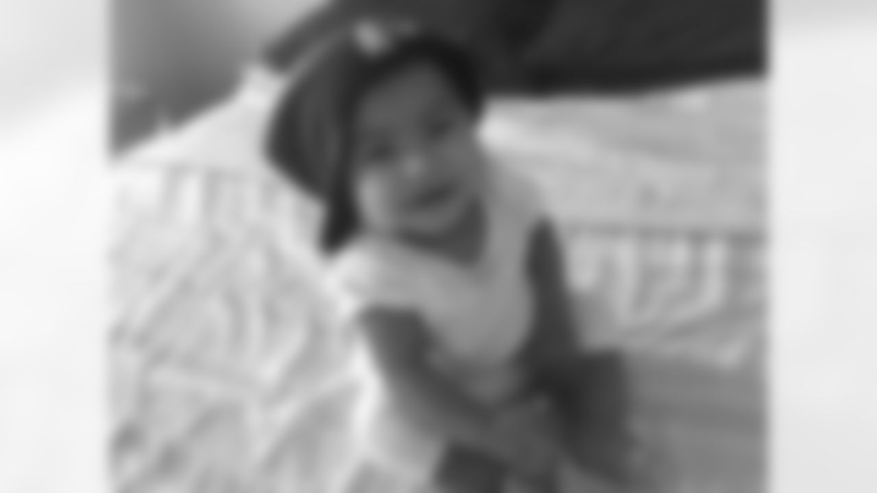 solace_peaceHow can you not love this precious face??!?!?! OMG she is PERFECTION!!! I love me some her!#redskinsbaby#httr#redskinsnation#redskinsfan#mywaterbaby#myboobmonster#shesperfect#cheeks