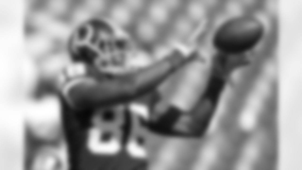 Fred Davis warms up before the game. (AP Photo)