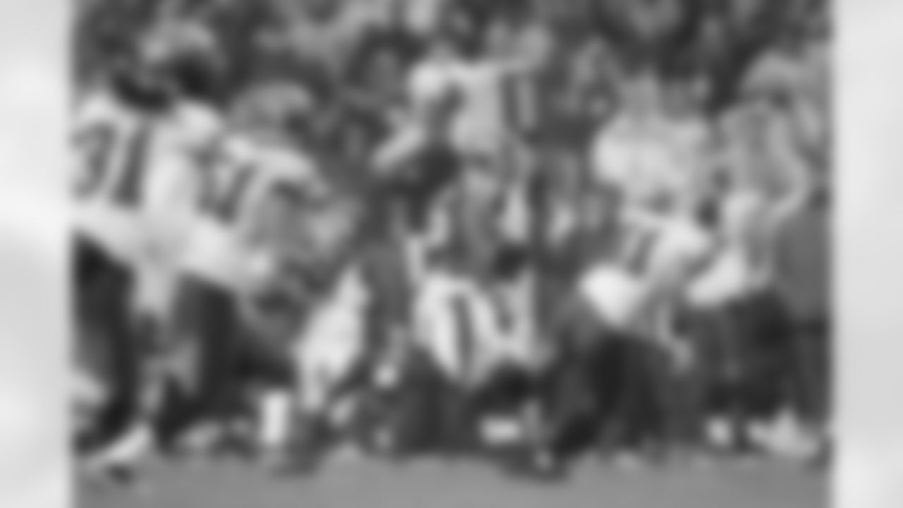 Keiland Williams carries the ball. (Ned Dishman)