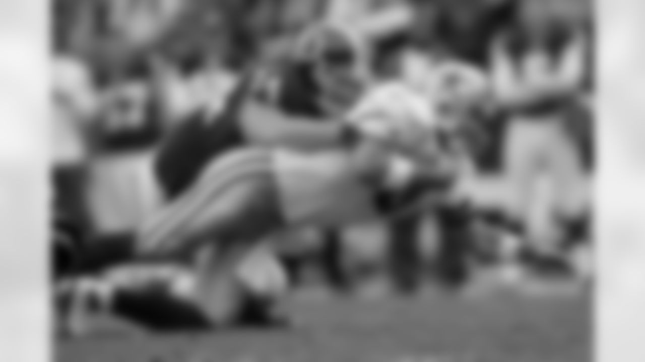 Adam Carriker chases down Reggie Bush.