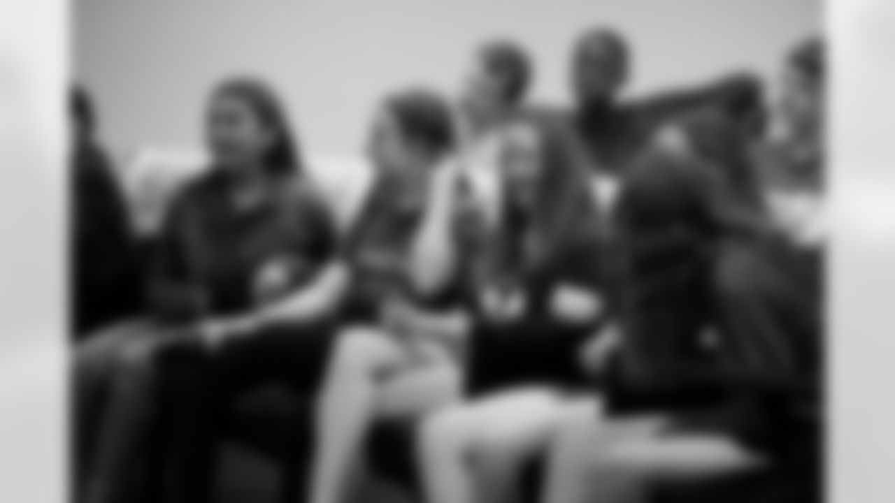 042319LIVE001