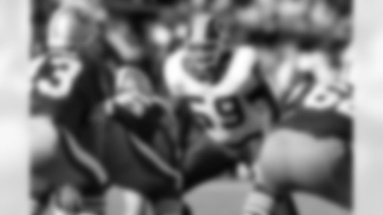Linebacker London Fletcher gets set beforet the snap vs. the 49ers.