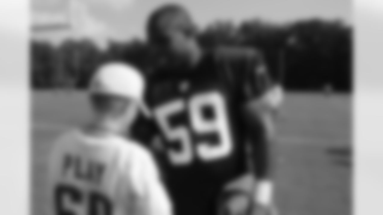 Redskins LB London Fletcher accepts a towel from Nate after practice.