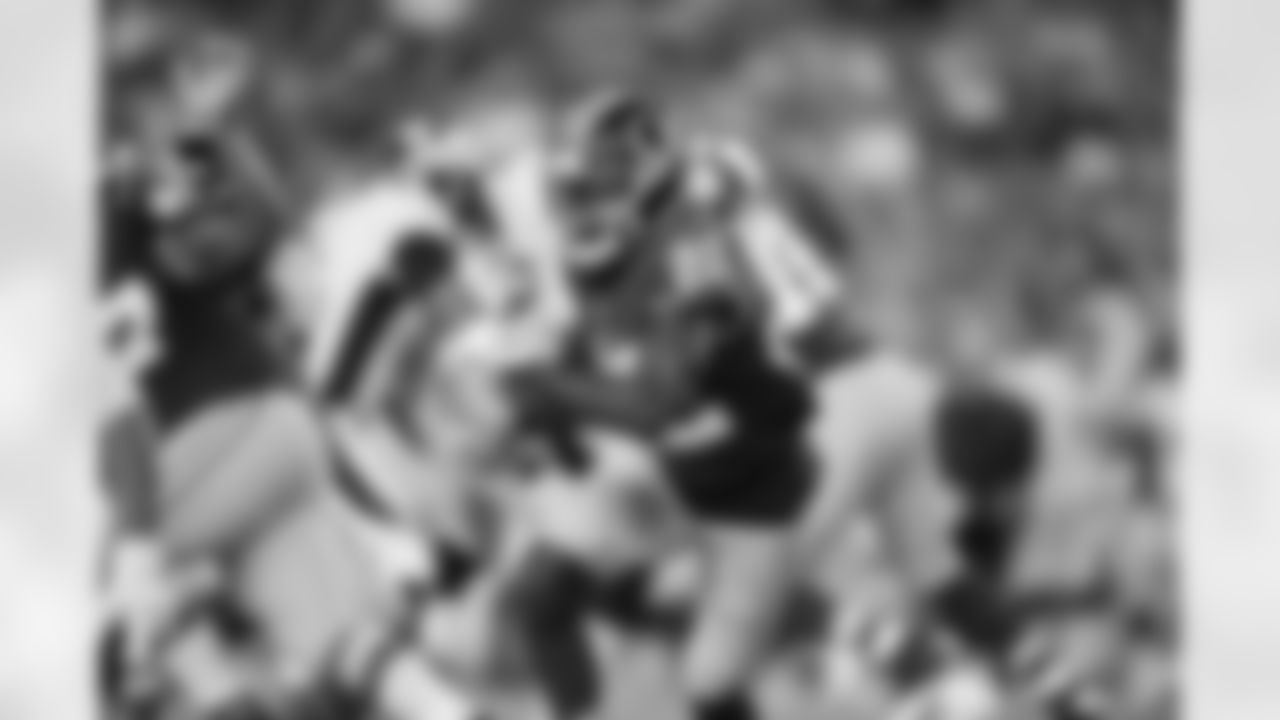 S Deshazor Everett