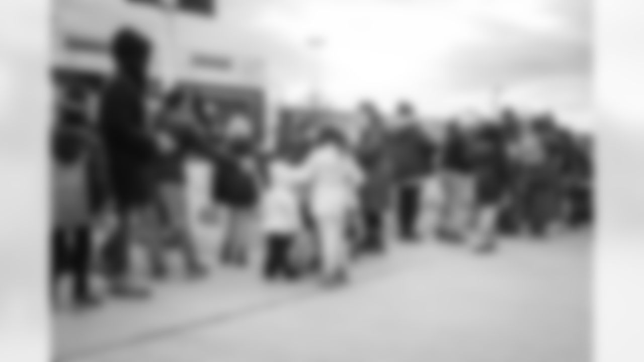 12172022 Toy Giveaway21503