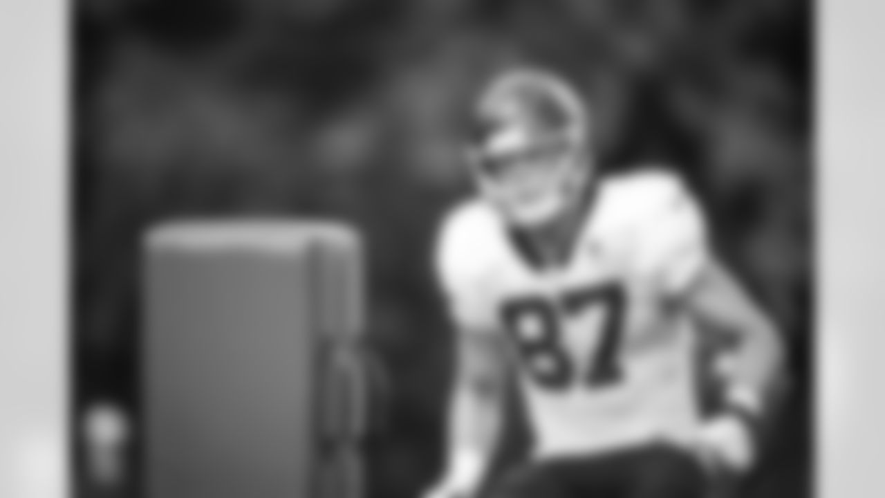 No. 87 TE John Bates