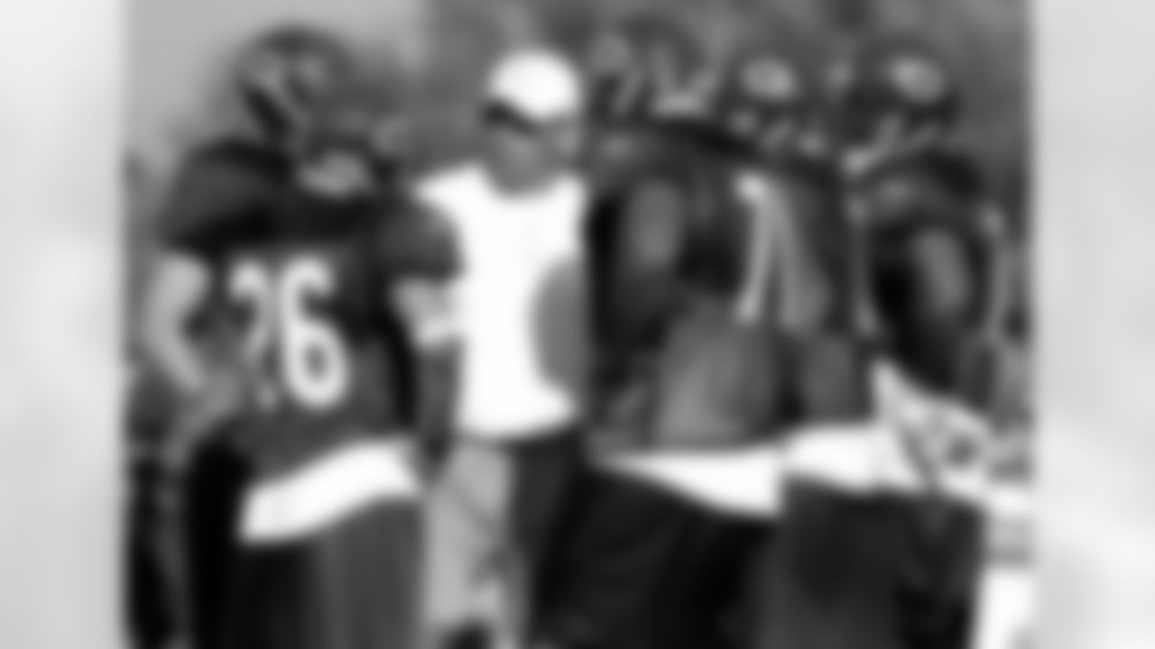 Chicago Bears defensive coordinator Ron Rivera, center, talks to members of his defense during the afternoon practice at training camp Saturday, July 31, 2004, in Bourbonnais, Ill. This is the first year as defensive coordinator for Rivera, who played on the Bears' Super Bowl championship team in 1985. (AP Photo/Jeff Roberson)