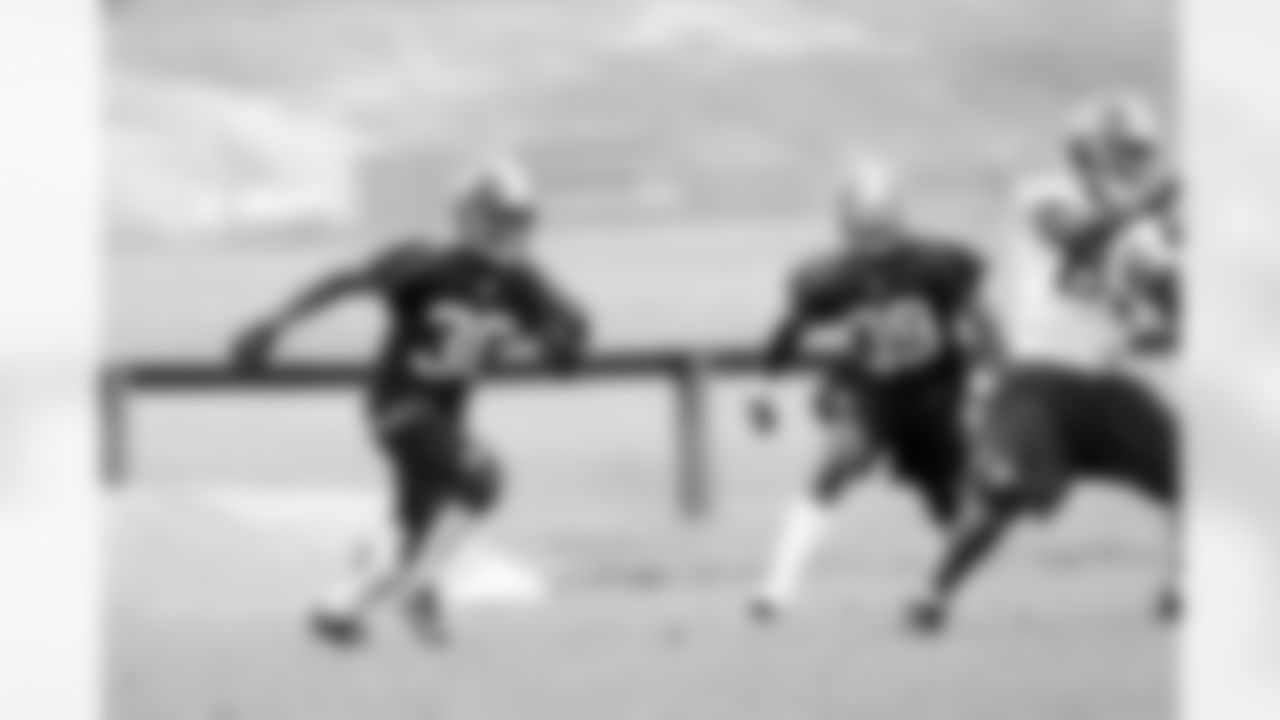 No. 30 CB E.J. Biggers and No. 39 CB David Amerson