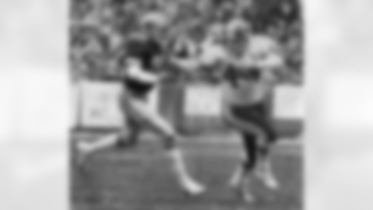 Washington Redskins' John Riggins (44) is pursued by Michael Downs (26) of the Dallas Cowboys in first half action, Jan. 22, 1983 in Washington. (AP Photo)