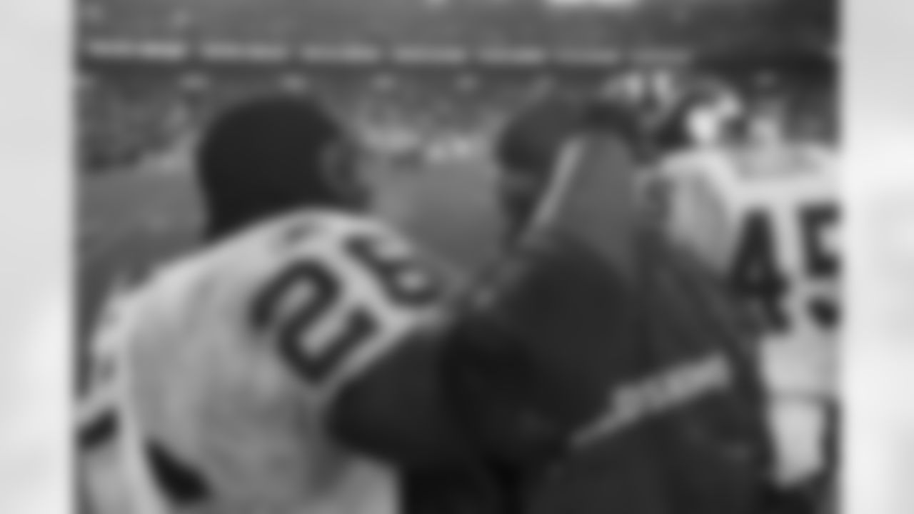 Clinton Portis gives Coach Gibbs a mini-Gatorade bath.