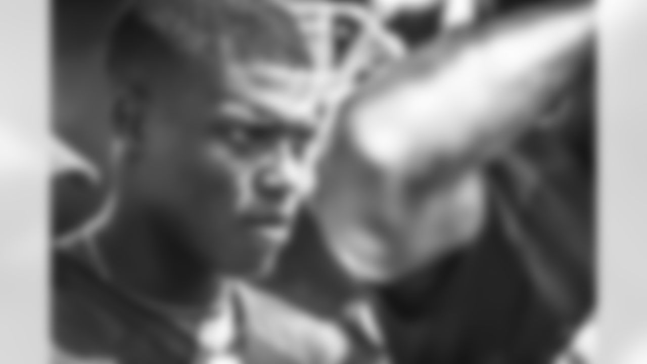 DB Deshazor Everett